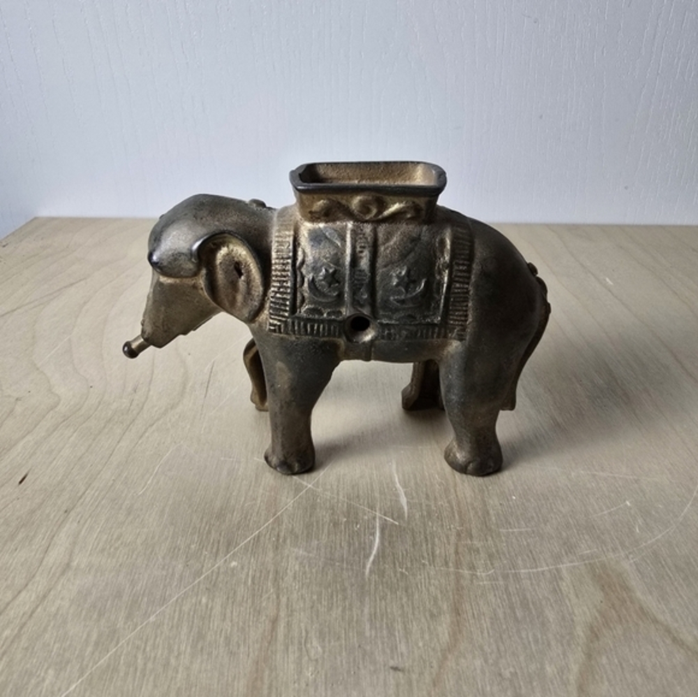 Vintage Brass Elephant Figurine - Picture 1 of 8